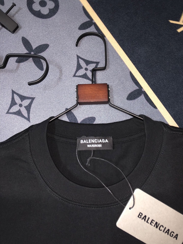 ブランドTシャツ側面デザイン